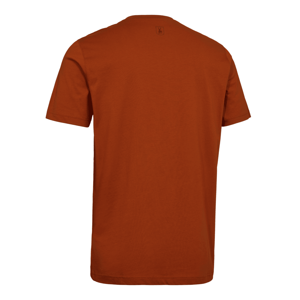 Rückansicht des Deerhunter Weston T-Shirts aus weicher Baumwolle mit Logodruck im Nacken, bequemes Kurzarmshirt für Jagd, Outdoor und Freizeit