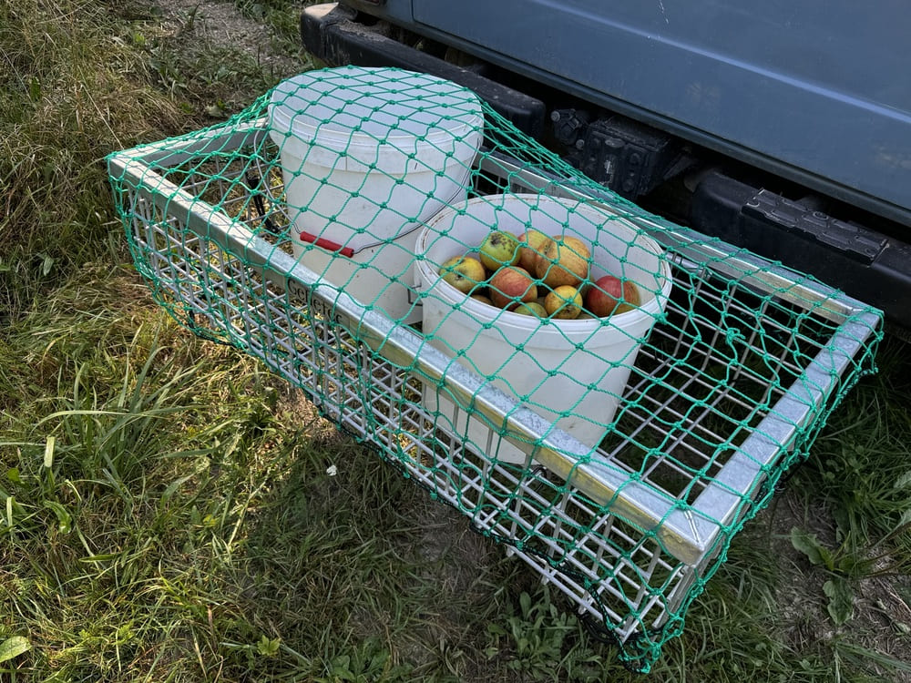 GEHETEC Heckträger mit Ladungsnetz für den sicheren Transport von Ausrüstung und Wild.